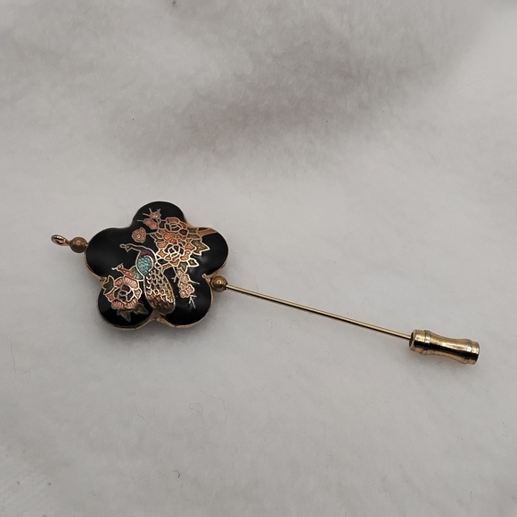 Jewelry - Elegant Black and Gold Floral Brooch